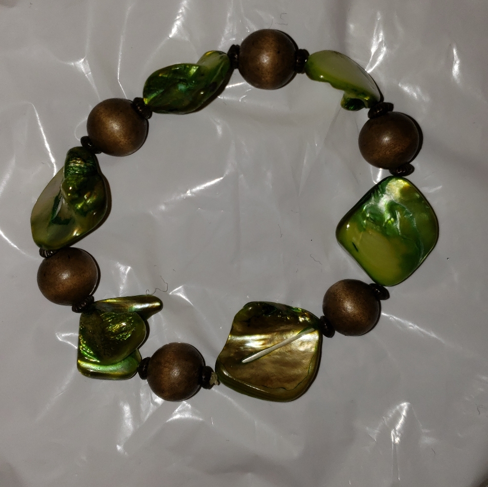 Beautiful Shell Bracelet - Picture 3 of 6
